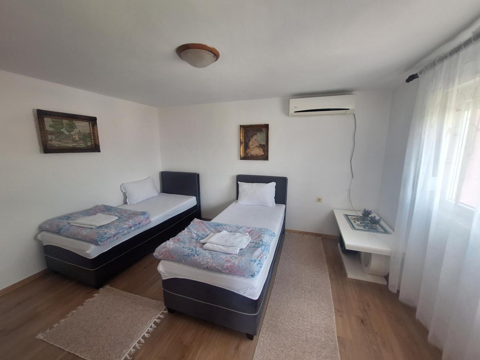 Apartmani Ruza พอดโกริกา ภายนอก รูปภาพ