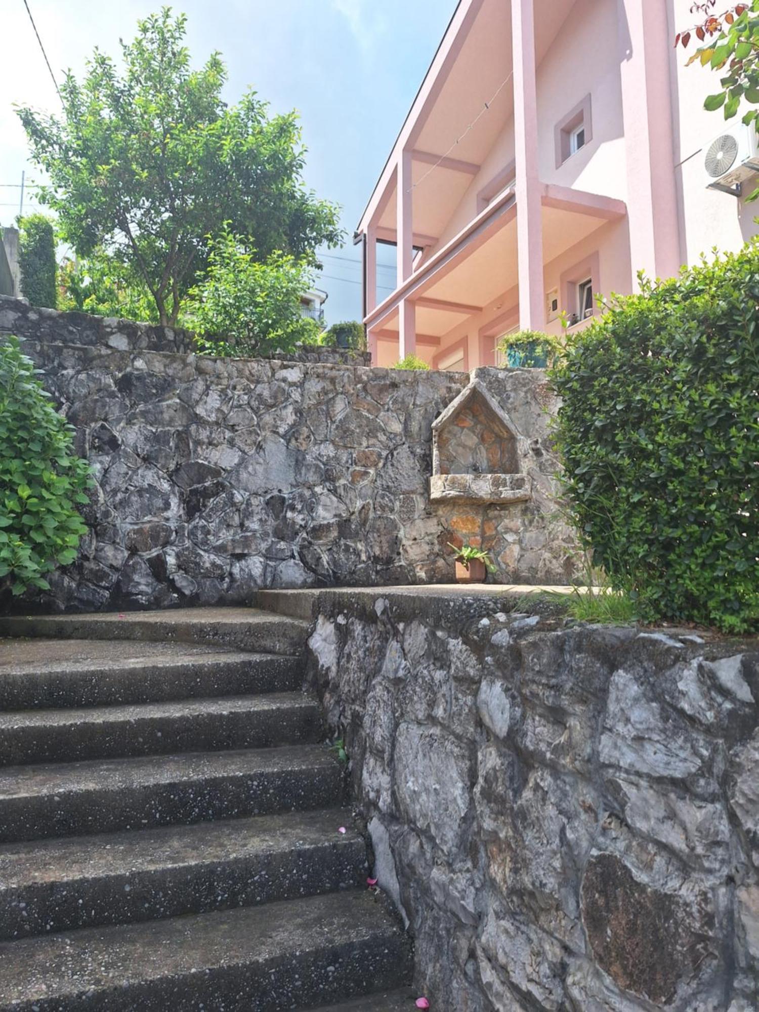 Apartmani Ruza พอดโกริกา ภายนอก รูปภาพ